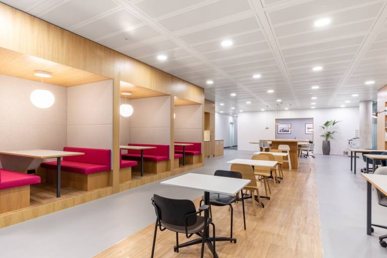 London - W4 5YA \ Desk Space Available in a Coworking Environment
