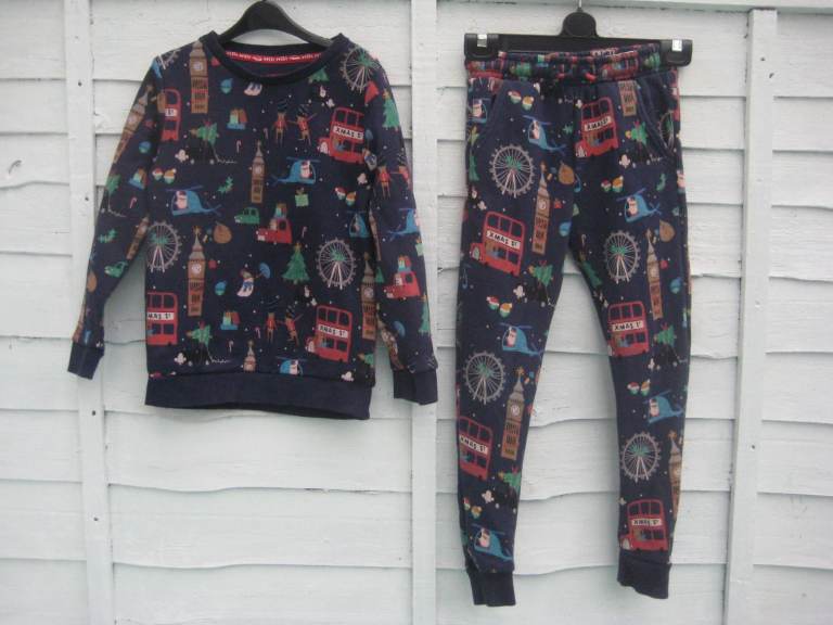 Pair of F&F Cotton Christmas Pyjamas for 6 to 7 Year Old Child for £3.00  