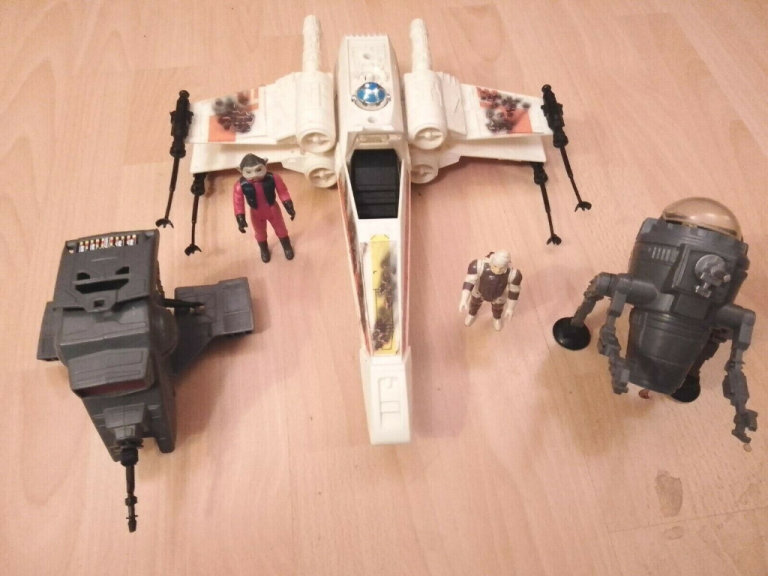 Star Wars Vintage Bundle X-Wing cap 2, Int 4 with figures 