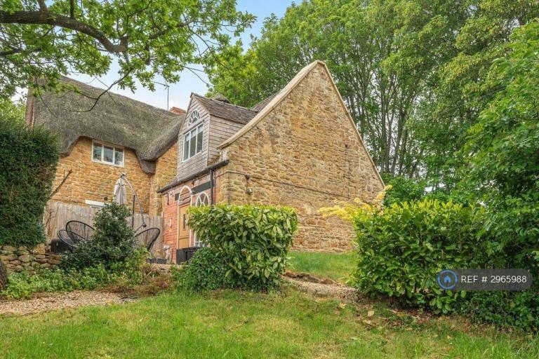 1 bedroom house in Back Hill, Banbury, OX17 (1 bed) (#2965988)