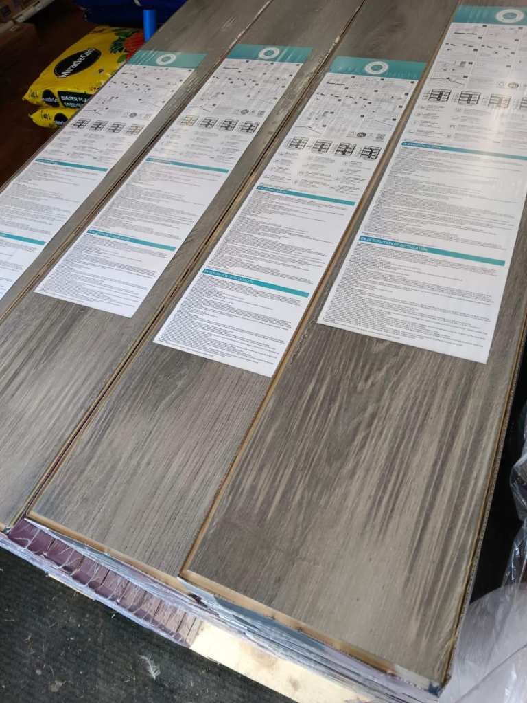 Modern Grey Wood Effect 8mm Laminate Flooring Packs /  2.37 m² per Pack £25 only - G42 8YJ