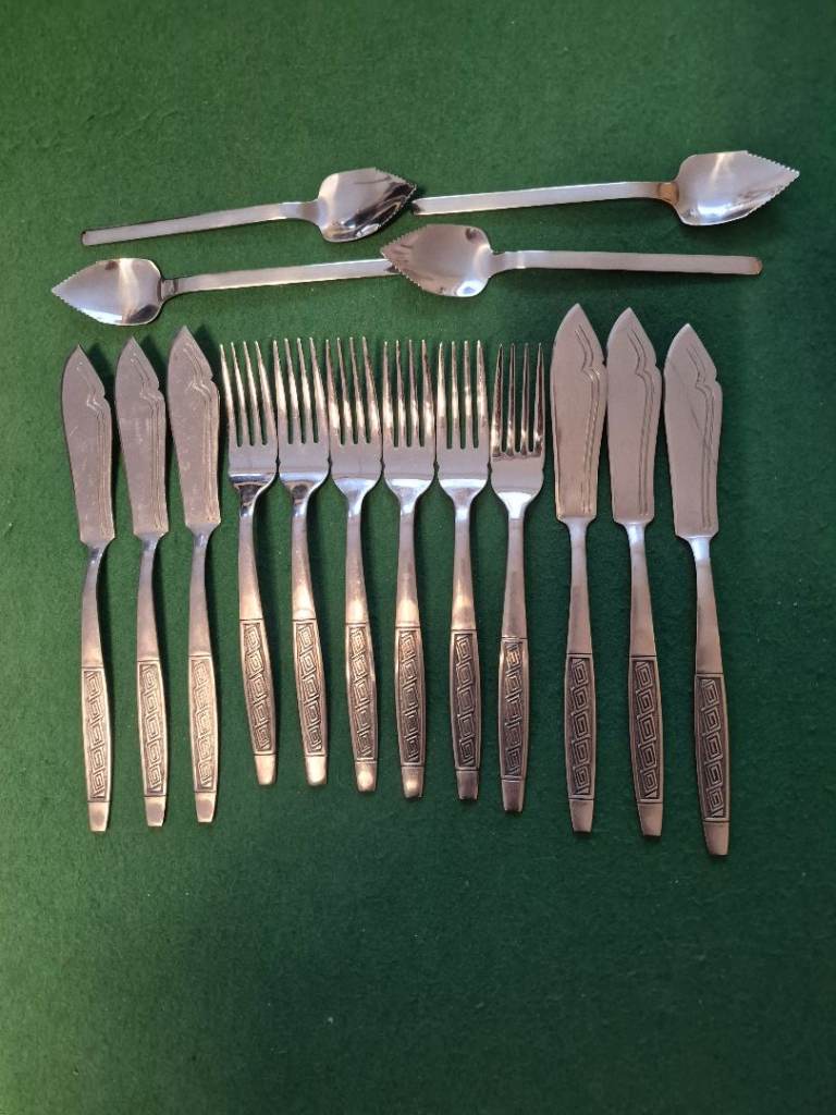 Set of 6 Stainless steel fish knife & forks and also 4 grapefruit spoons 