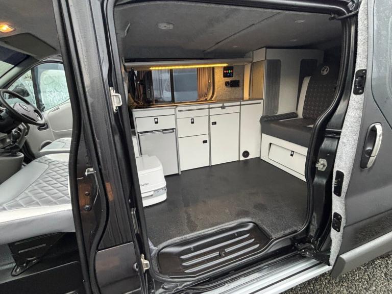 Vauxhall vivaro 2 berth camper 5 seats and 5 belts in good condition 