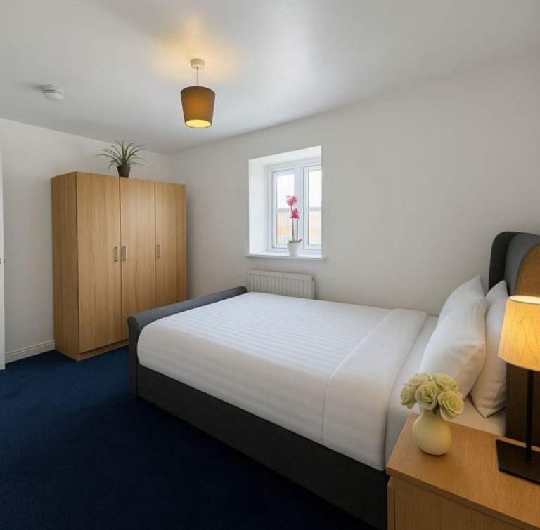 (Not a studio)En-suite Double room including bills for single occupancy Postcode LU4 9GN