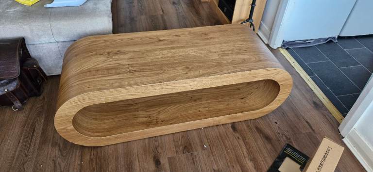 Oak effect TV stand/Coffee Table – Good Condition