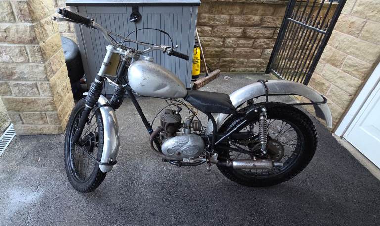 BSA Bantam 125cc – Classic Motorcycle Project + Spare 175cc Engine