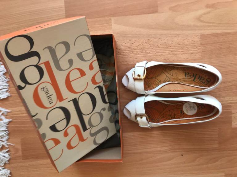 New - woman kitty heel leather shoes, UK size 4, white