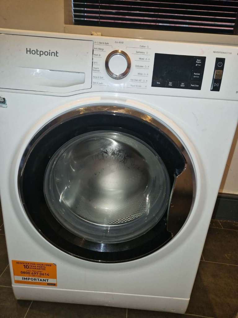 Hotpoint Washing Machine – White, Good Condition