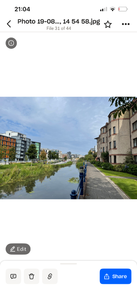 2 double bedroom 1st floor flat – modern, fully furnished, private parking, available 15 Sep