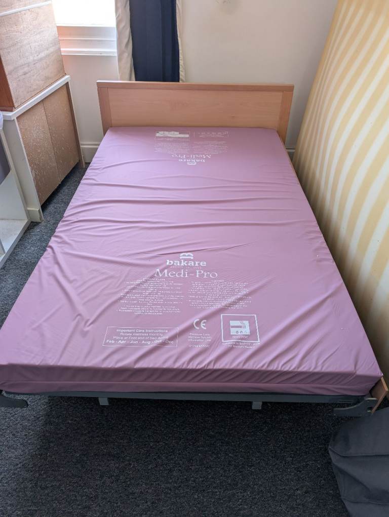 FREEFREE!!!! Profile bed. BAKARE brand, Sml Dbl w mattress