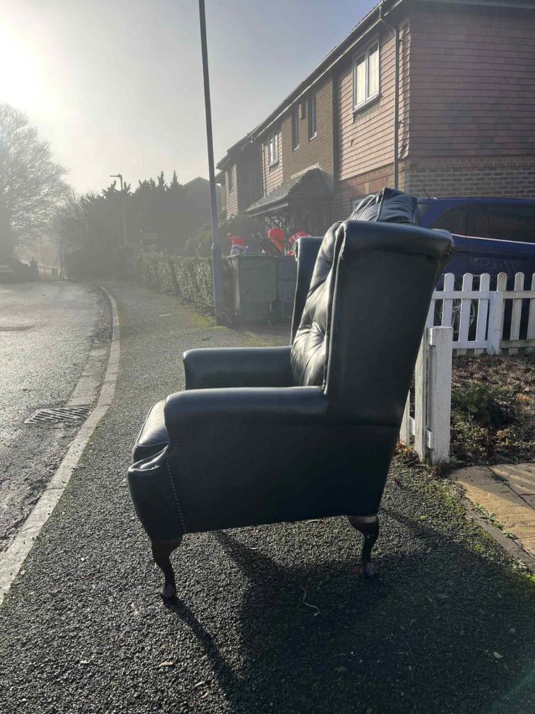 Lovely Dark Green Leather Chesterfield Queen Anne Wing Back Chair