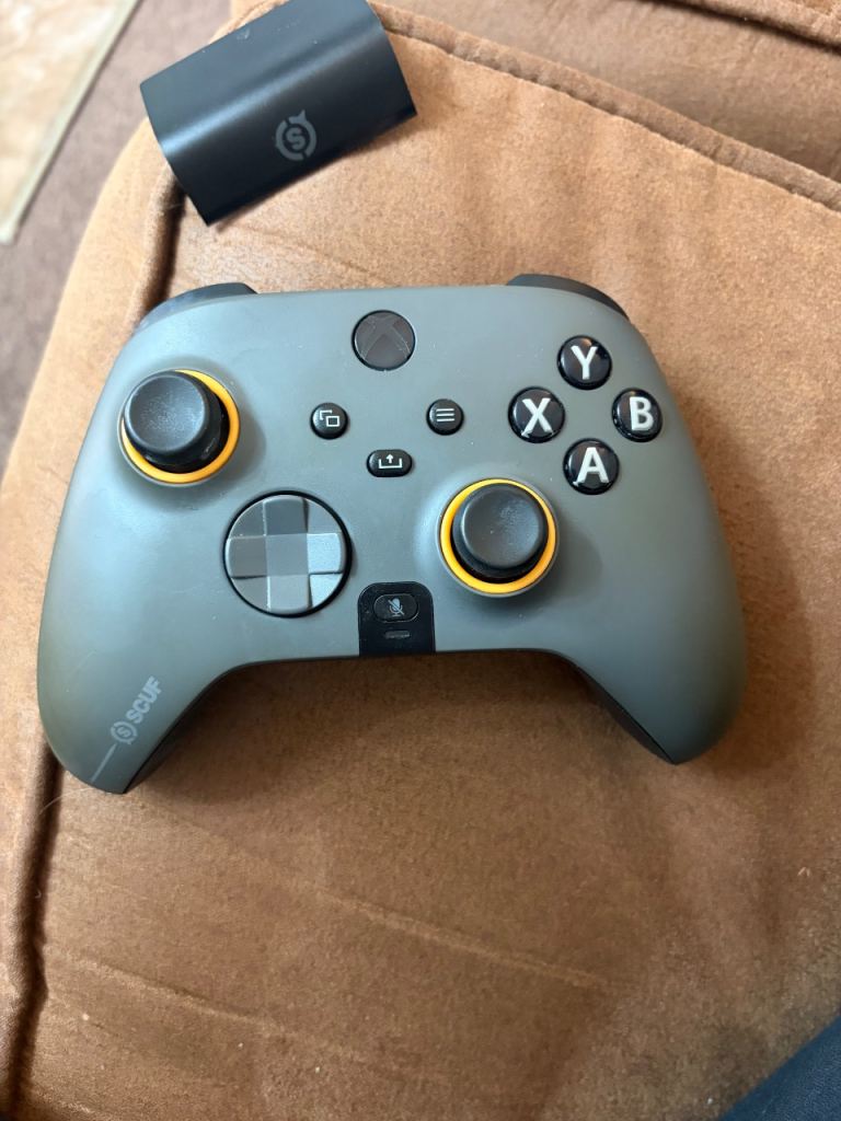 Scuf instinct controller 