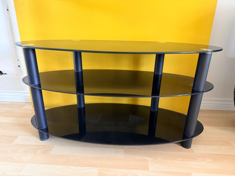 Oval coffe table / TV stand 