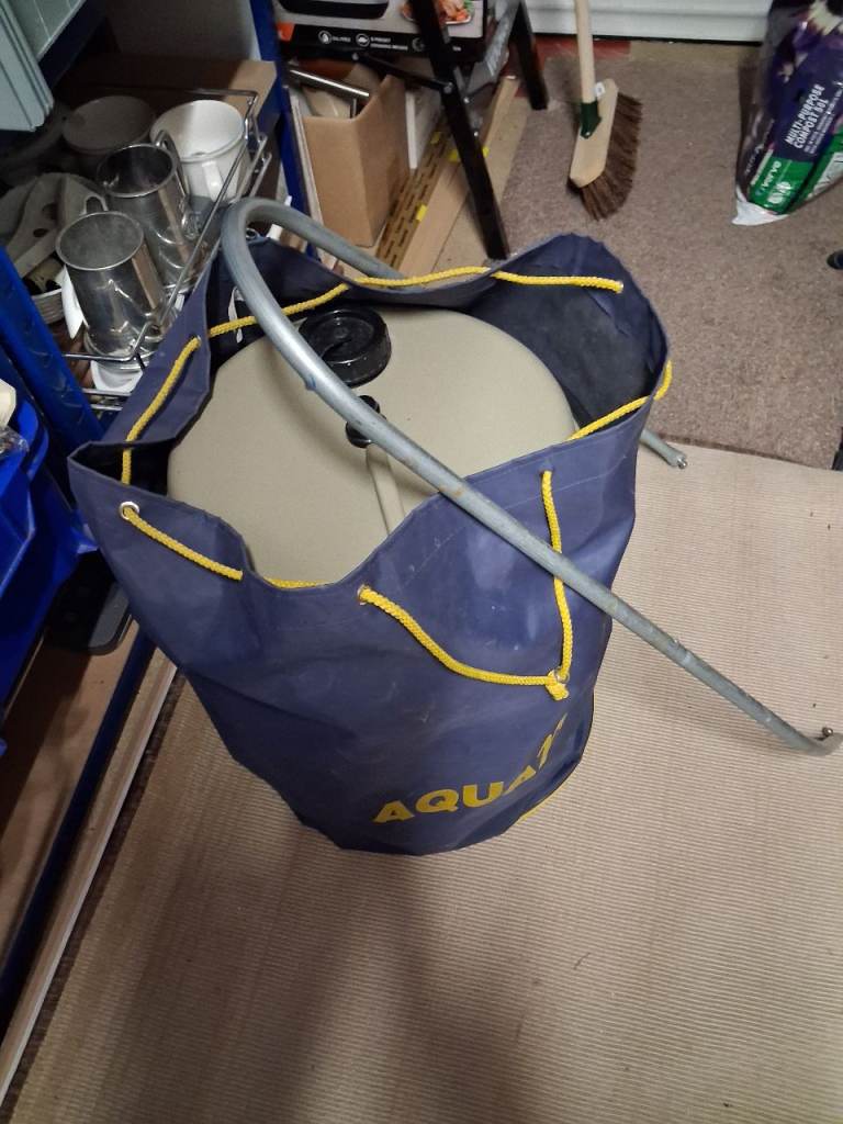 Caravan 40 litre Aquaroll with handle,and carry bag with logo on