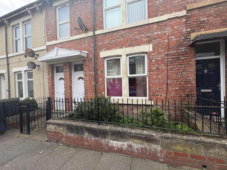 Spacious 2 Bedroom Upper Flat available to rent on Brinkburn Avenue in Gateshead