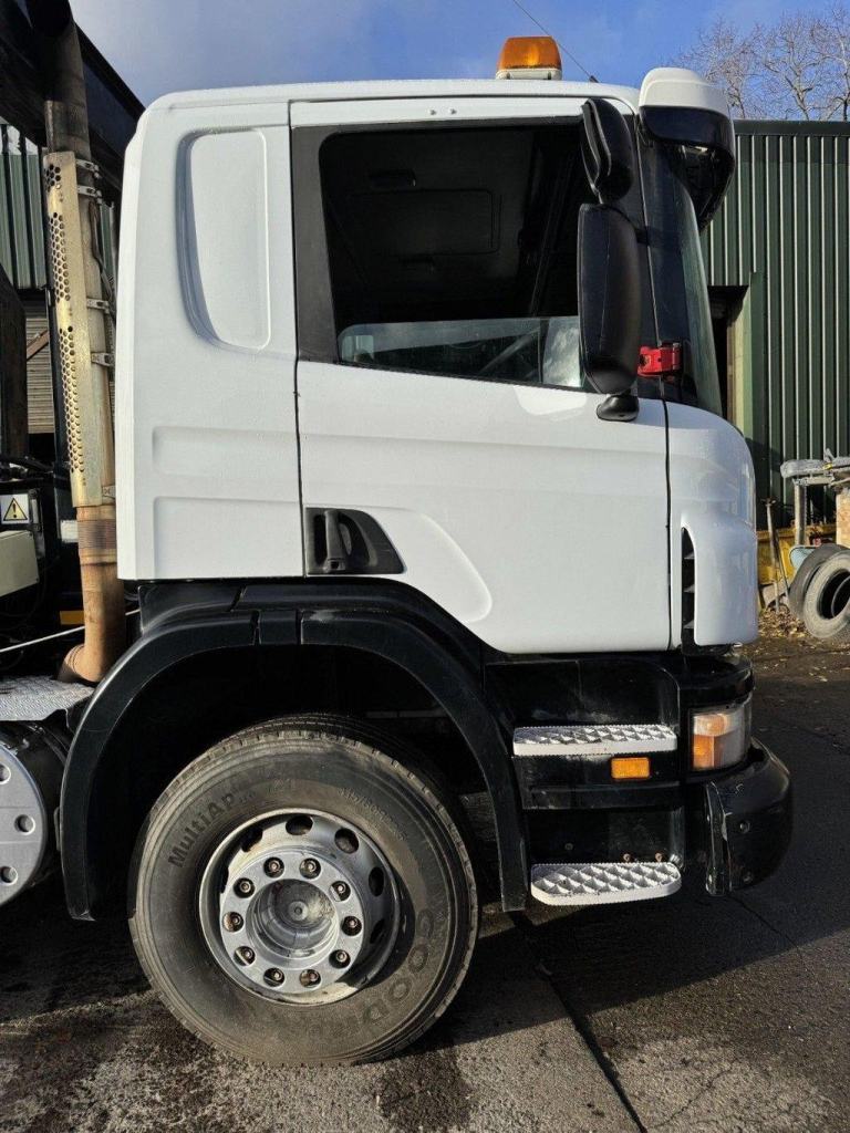 2009 SCANIA P380 8X4 HOOK LOADER