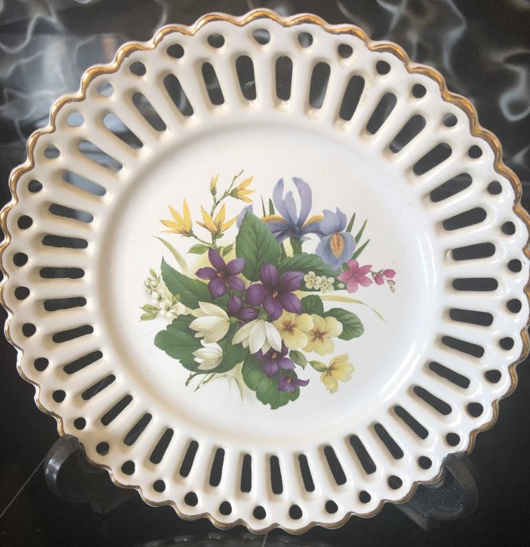 Decorative plate with stand