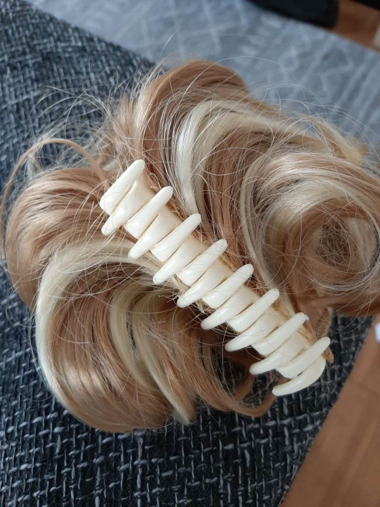 BLONDE SCRUNCHIE 