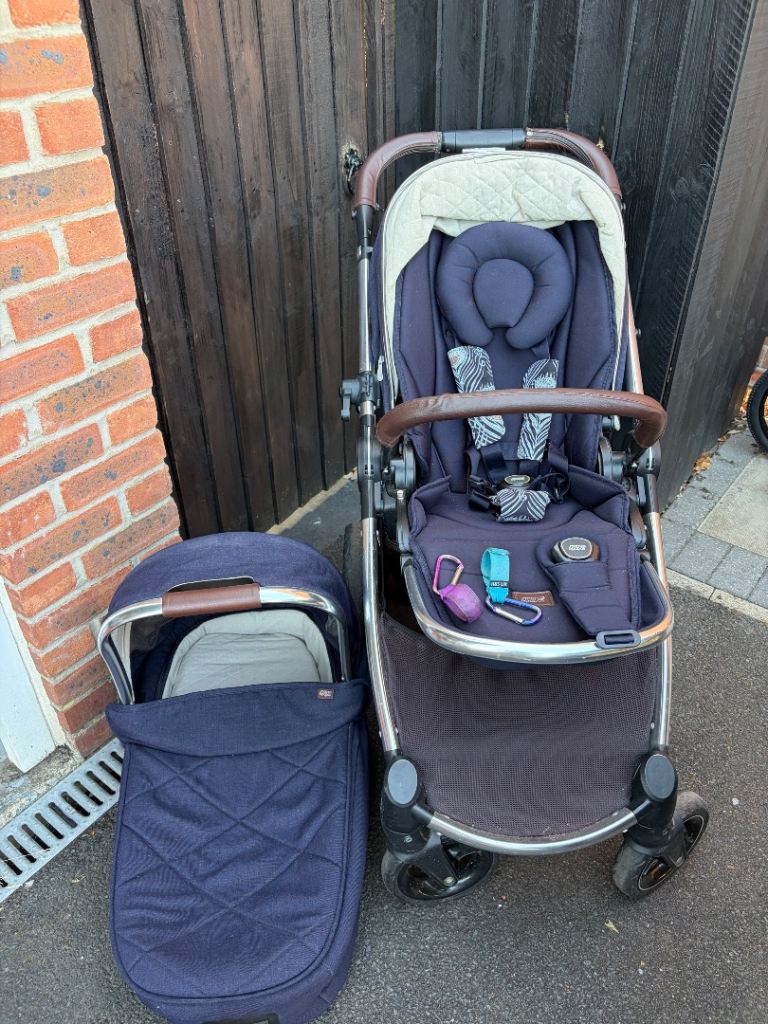 Mamas and papas occaro pram navy