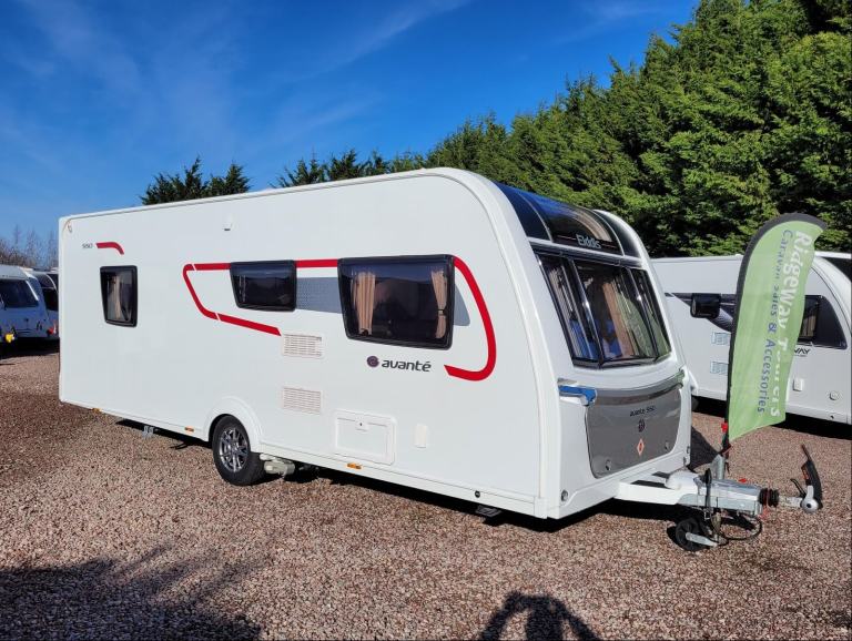 Elddis Avante 550 2018 Single Axle 4 Berth - Motor Mover, Rear Fixed Island Bed