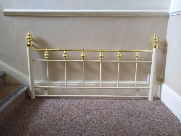 Attractive Ornate Metal Headboard for Double Bed 