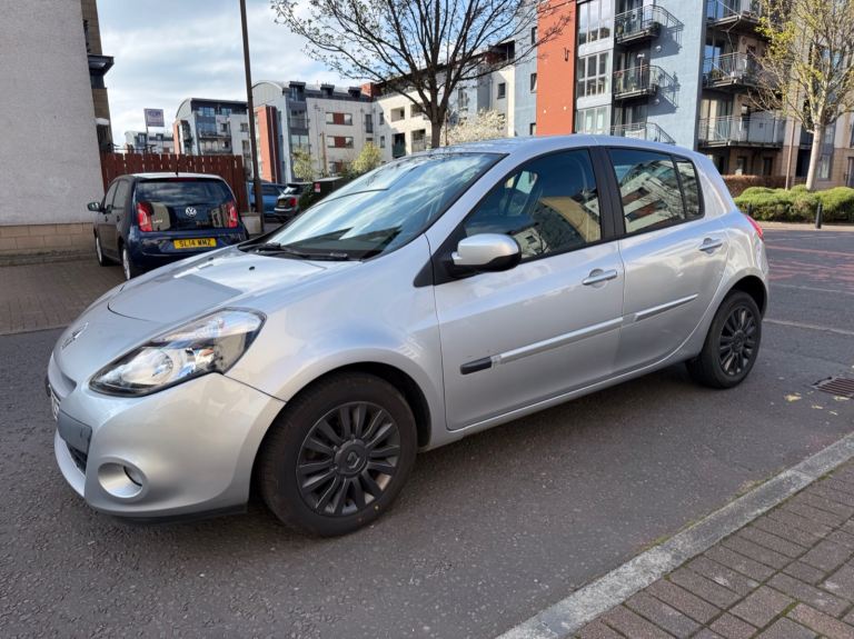 Renault Clio 1.2 dynamique     1 years MOT (unlike Vauxhall Corsa or Ford Fiesta)