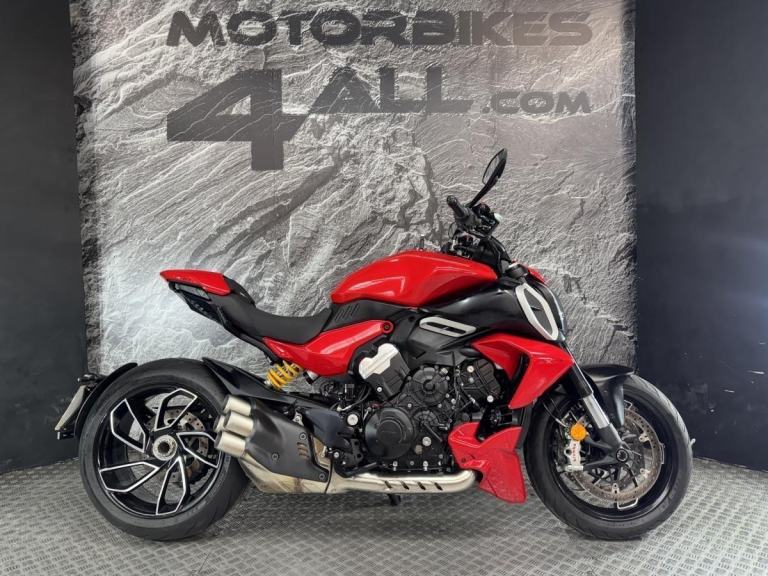 DUCATI DIAVEL V4 2023