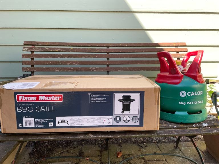 NEW GAS BBQ & 5KG CALOR CYLINDER
