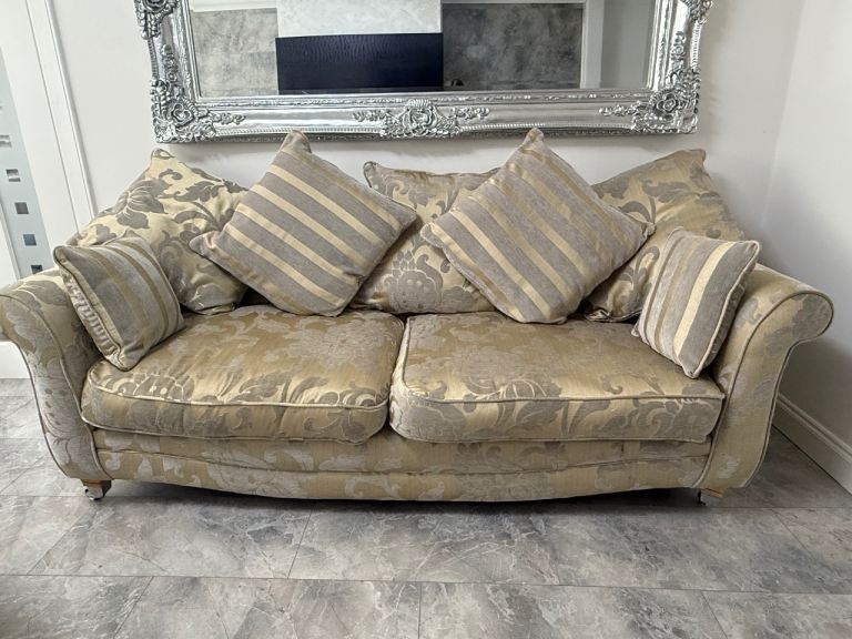 Couch 3seater and cuddle chair 