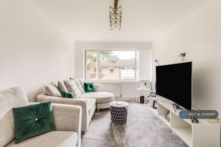 2 bedroom flat in Ashworth Close, Dewsbury, WF13 (2 bed) (#3041997)