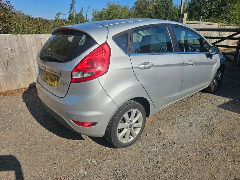 FIESTA 1.2 zetec new cambelt new ckutch mot apr 27 2keys drives good clean car 