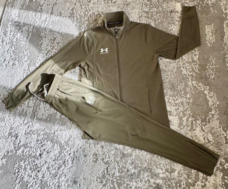 Under Armour Genuine Unisex tracksuit “Size S”