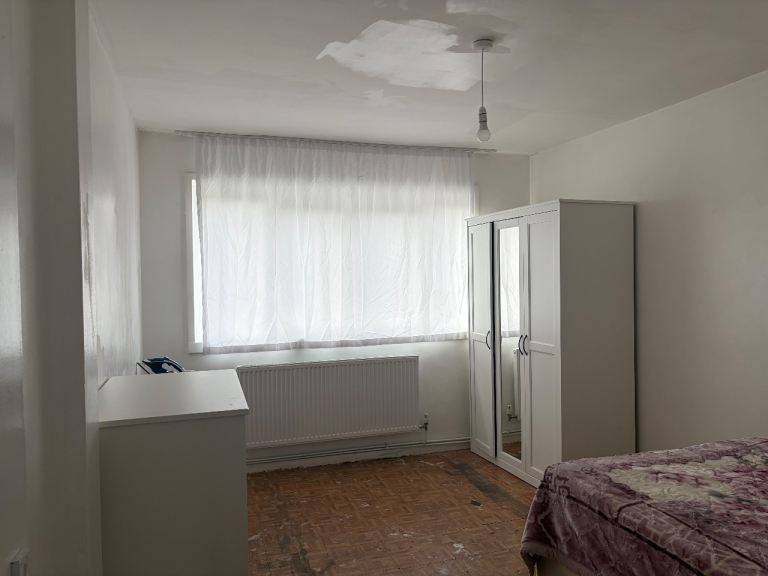 2 bed council flat in Parkside Estate, E9 7LA xchange with SE area