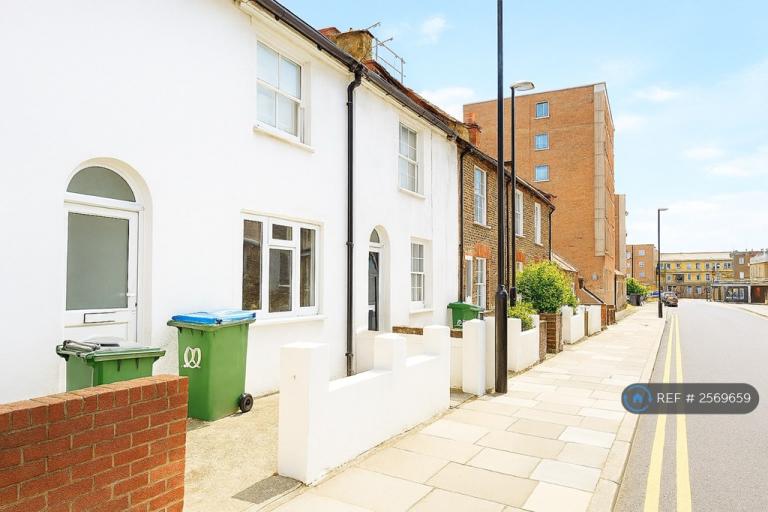 3 bedroom house in Vanbrugh Hill, London, SE10 (3 bed) (#2569659)