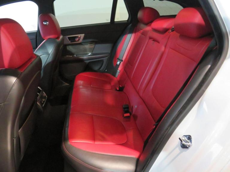 JAGUAR XF 3.0d S V6 Portfolio Sportbrake Auto Euro 5 (s/s) 5dr White Auto Diesel
