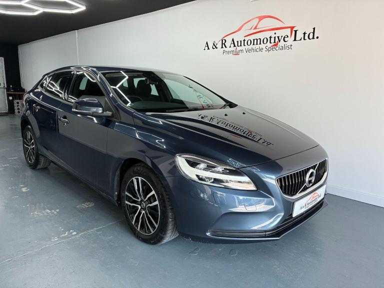 Volvo V40 2.0 D2 Momentum Euro 6 (s/s) 5dr Diesel Manual