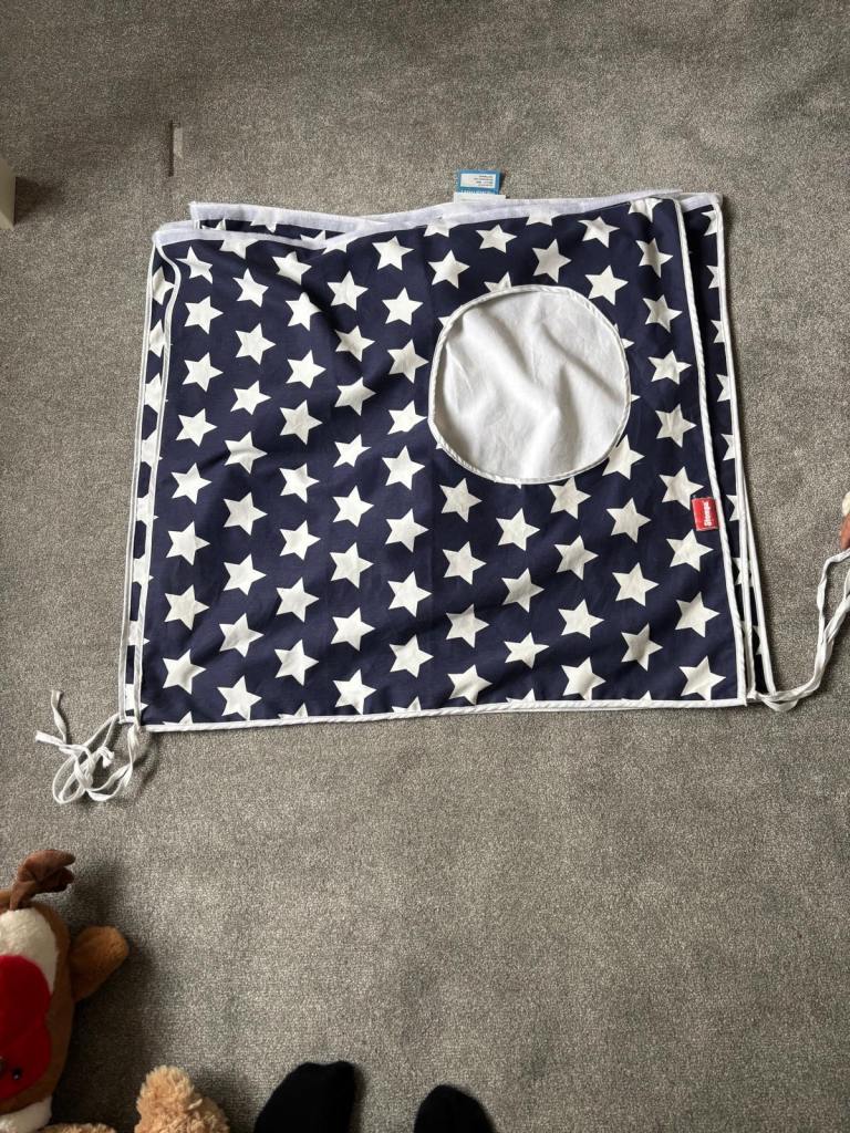 Stompa mid sleeper bed with star curtains