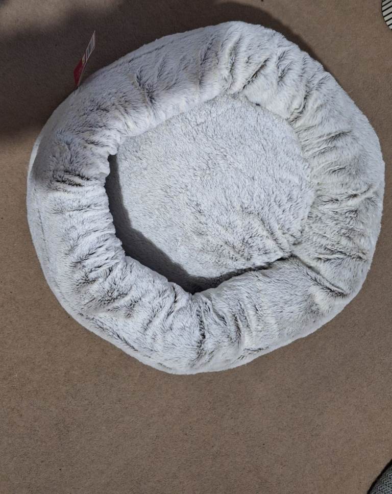 Donut Cat Bed and Drinking Fountain