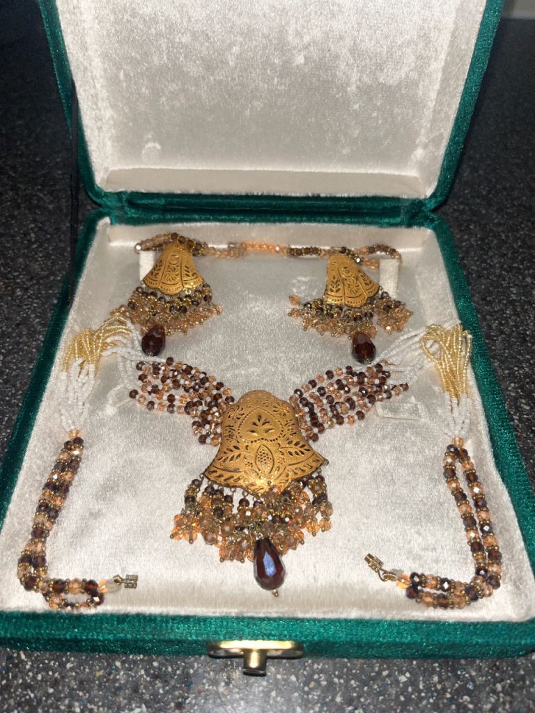 21KARAT GOLD SET NECKLACE AND EARRINGS