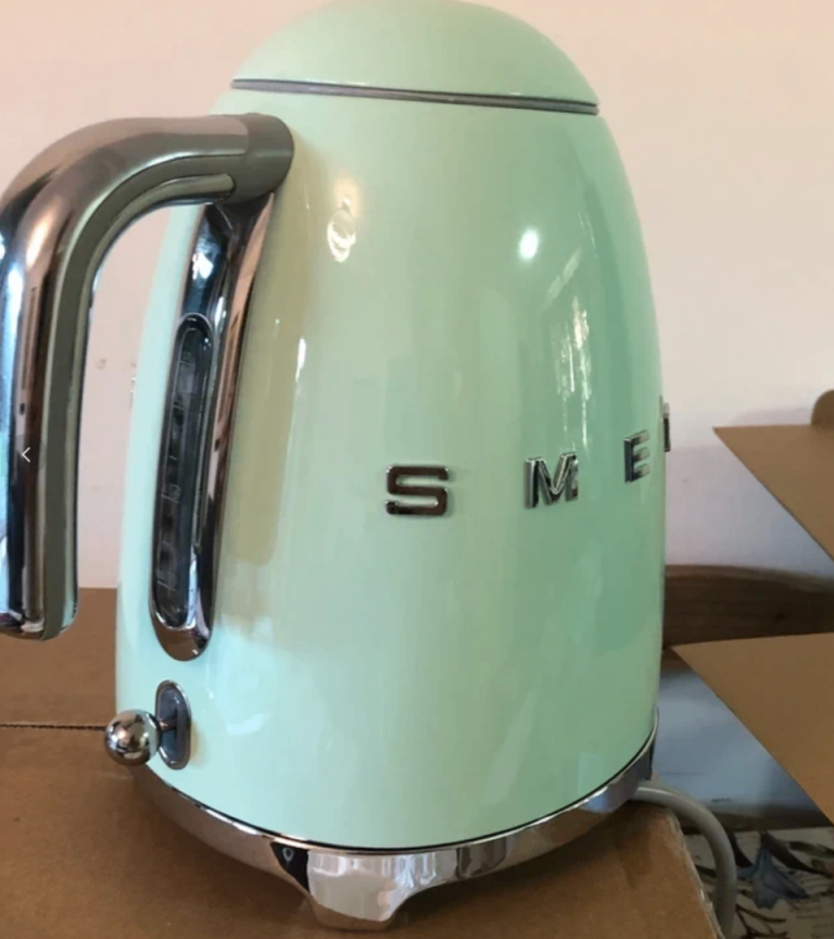 New Smeg KLF03PGUK Jug Kettle - Pastel Green Retail price £139