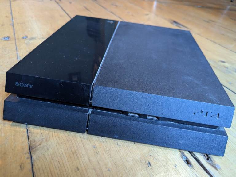 Playstation 4 Original 500GB + 3 games + 2 controllers + cables