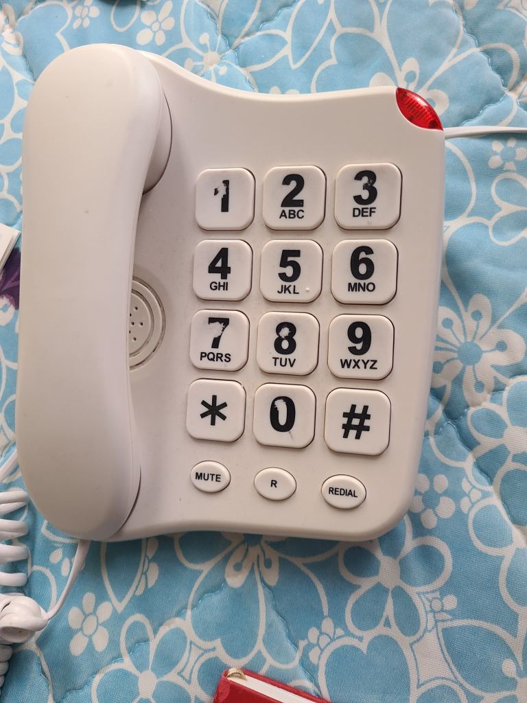 Big button corded phone for seniors