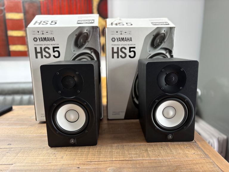 Yamaha HS5 powered studio monitor speakers Pair