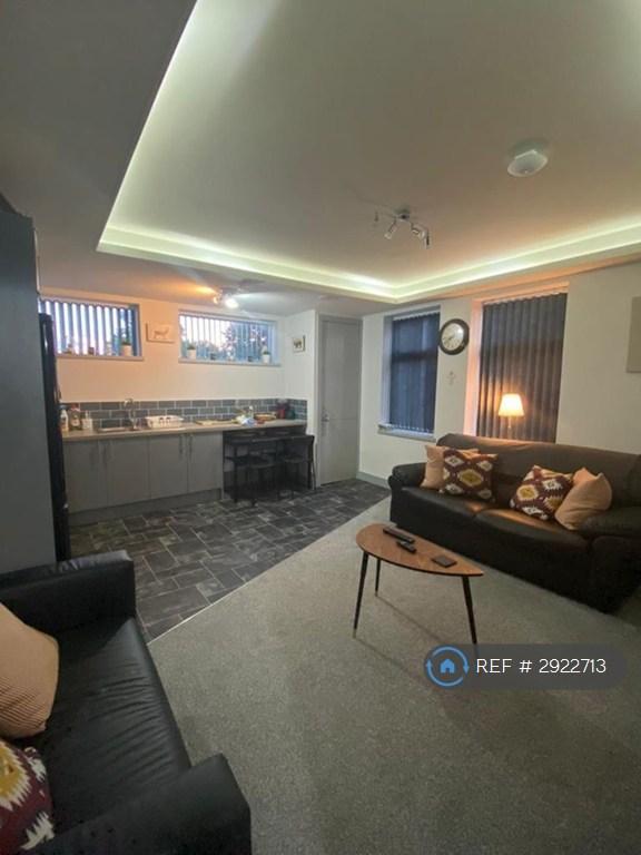 2 bedroom flat in Westgate, Wakefield, WF1 (2 bed) (#2922713)