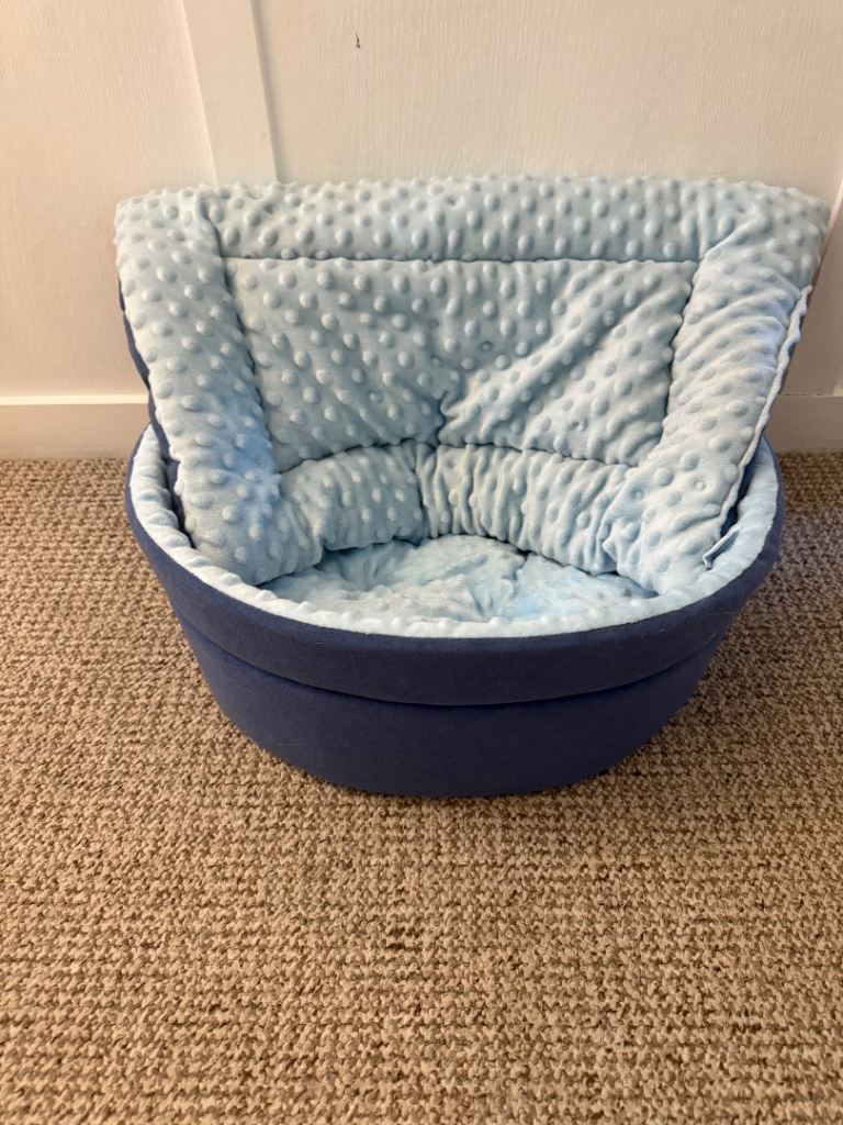 Pet bed - suits for cats or dogs