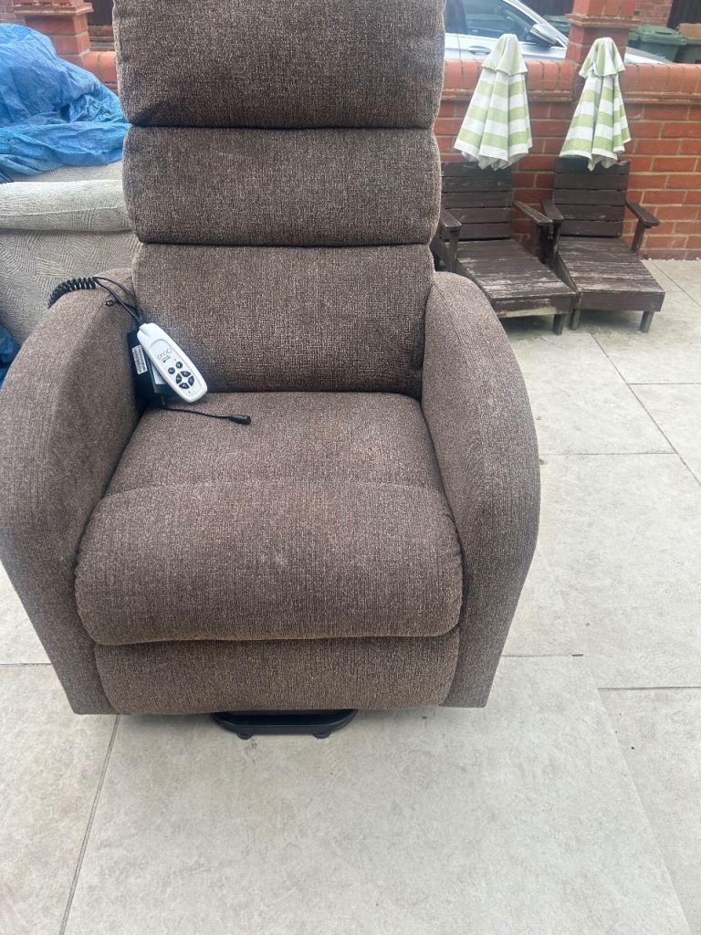 Brown electric  reclining chair 