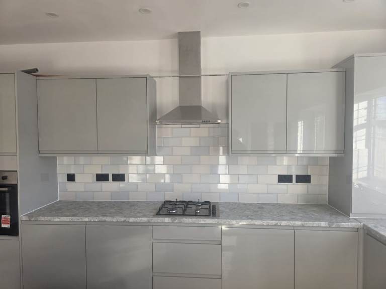 Newly renovated to the highest standard, this modern double ensuite room in IG4 5HH Ilford.