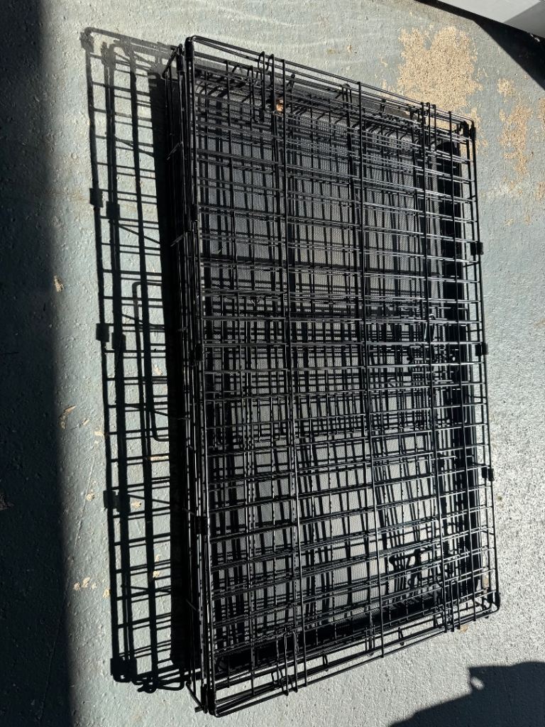 Medium dog crate