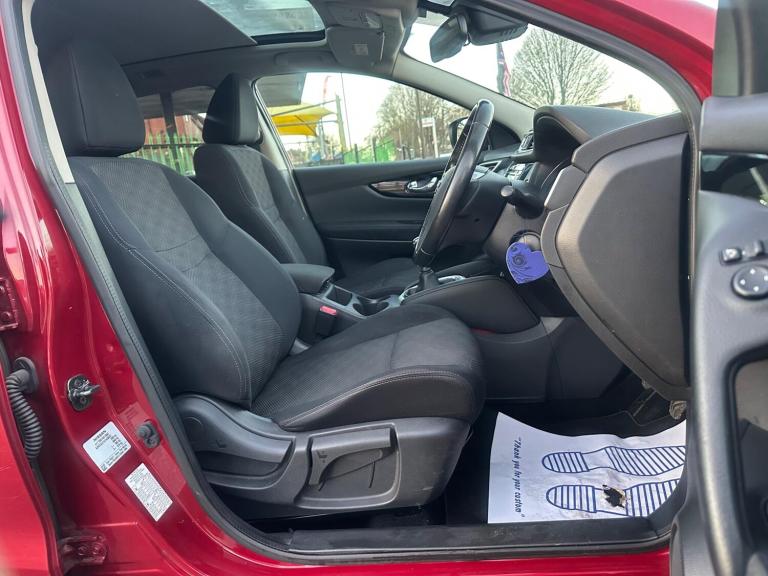 2015 Nissan Qashqai 1.2 DiG-T N-Tec+ 5dr HATCHBACK PETROL Manual