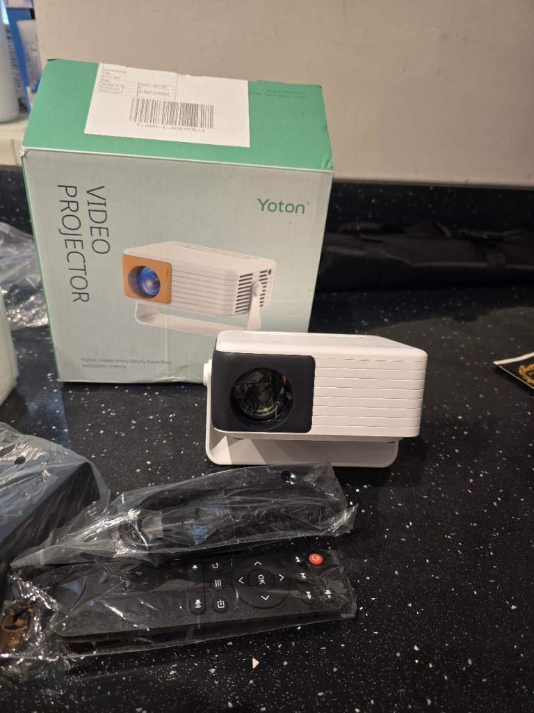 Yoton Video Projector – As New, White